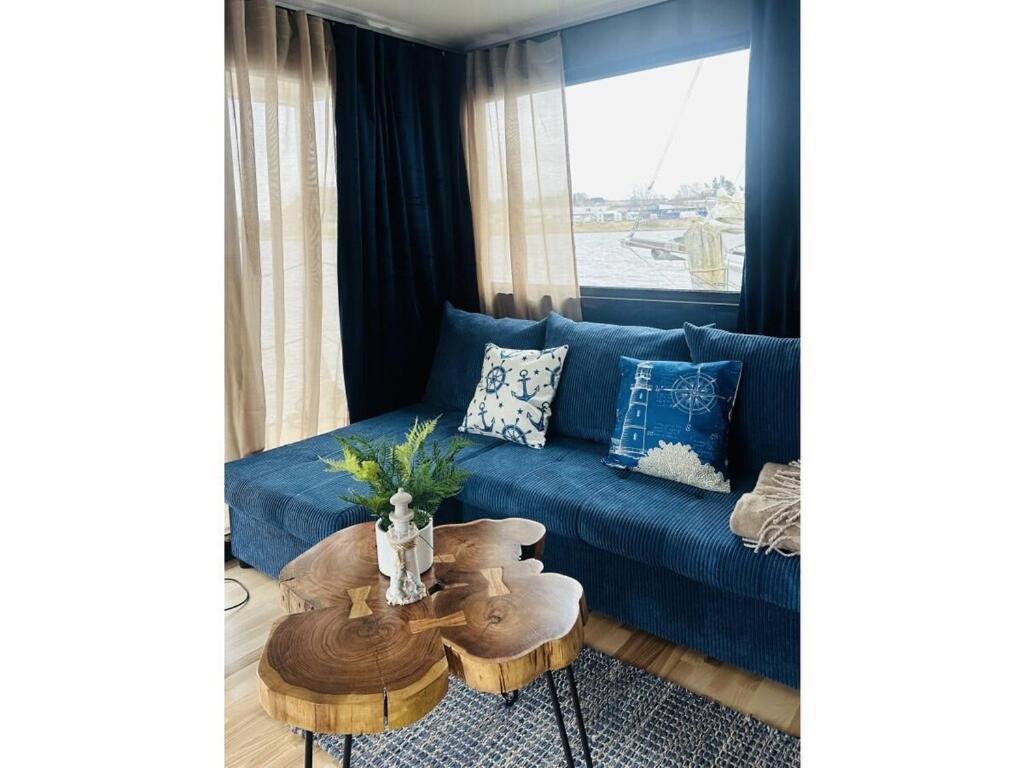 Premium Houseboat Blue Lagoon Botel Lübeck