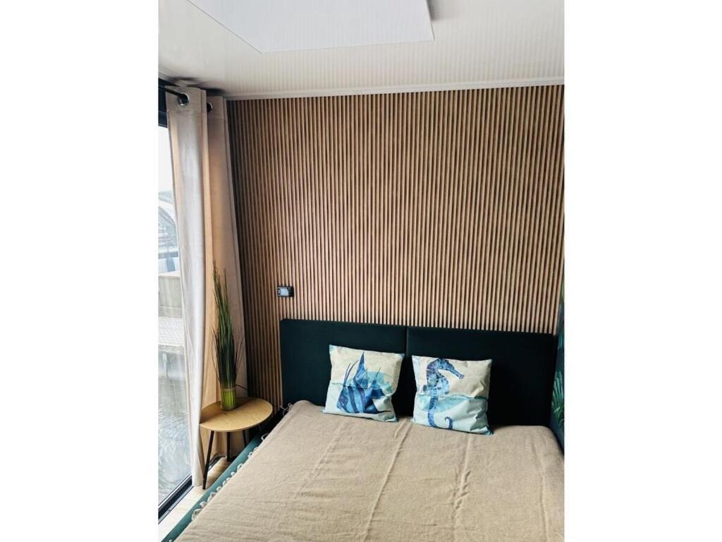 Premium Houseboat Blue Lagoon Botel